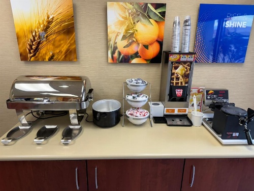 Comfort Inn image 4