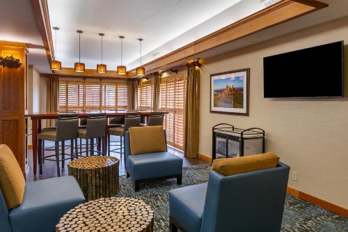 Comfort Inn image 7